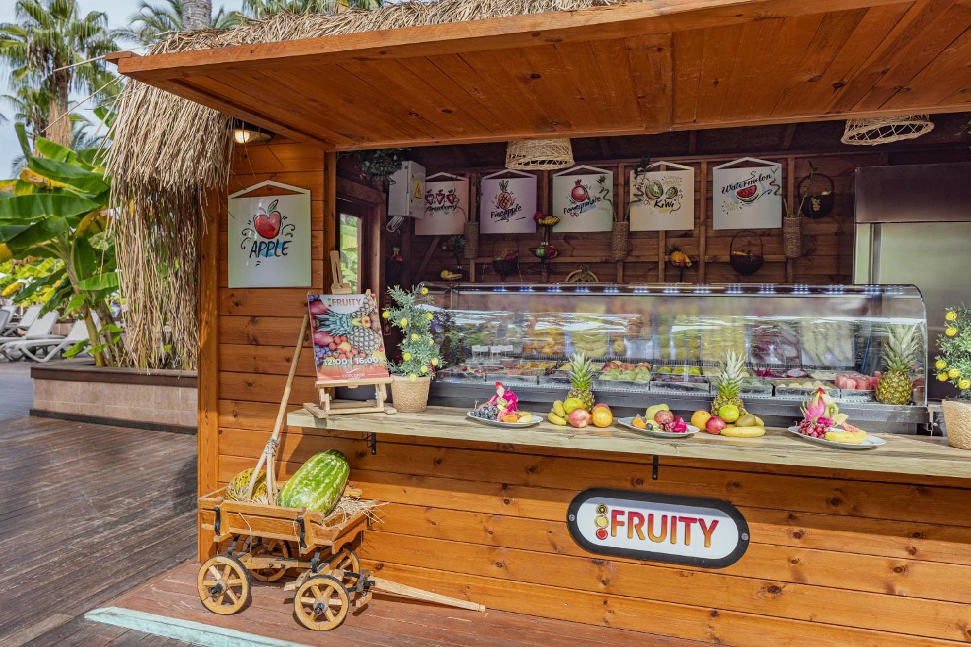 Concorde De Luxe Resort Antalya Exterior foto A fruit stand in the resort