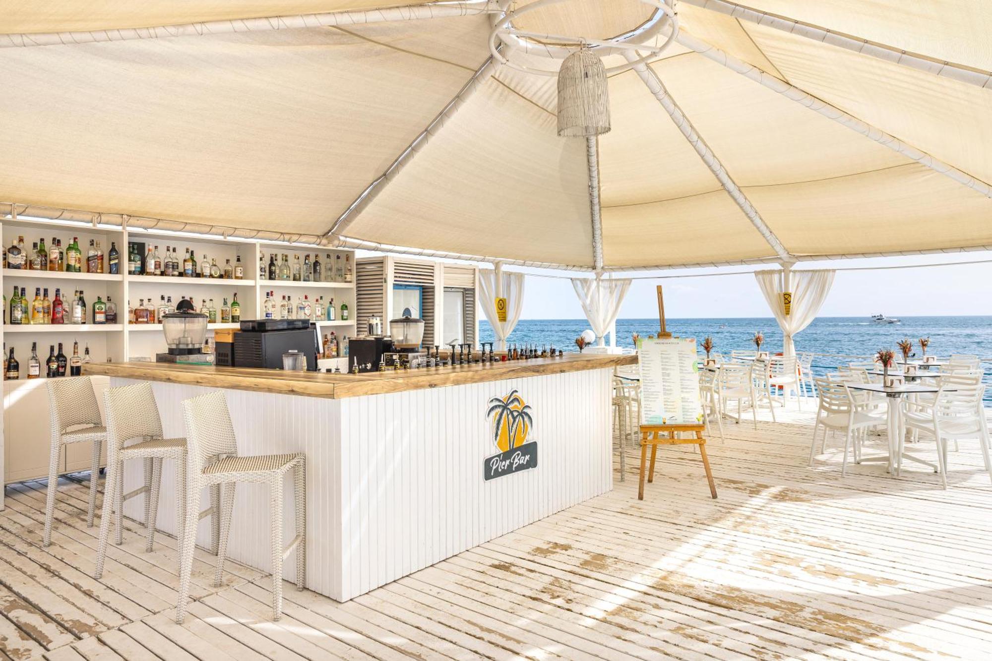 Concorde De Luxe Resort Antalya Exterior foto Beach bar in Marbella, Spain