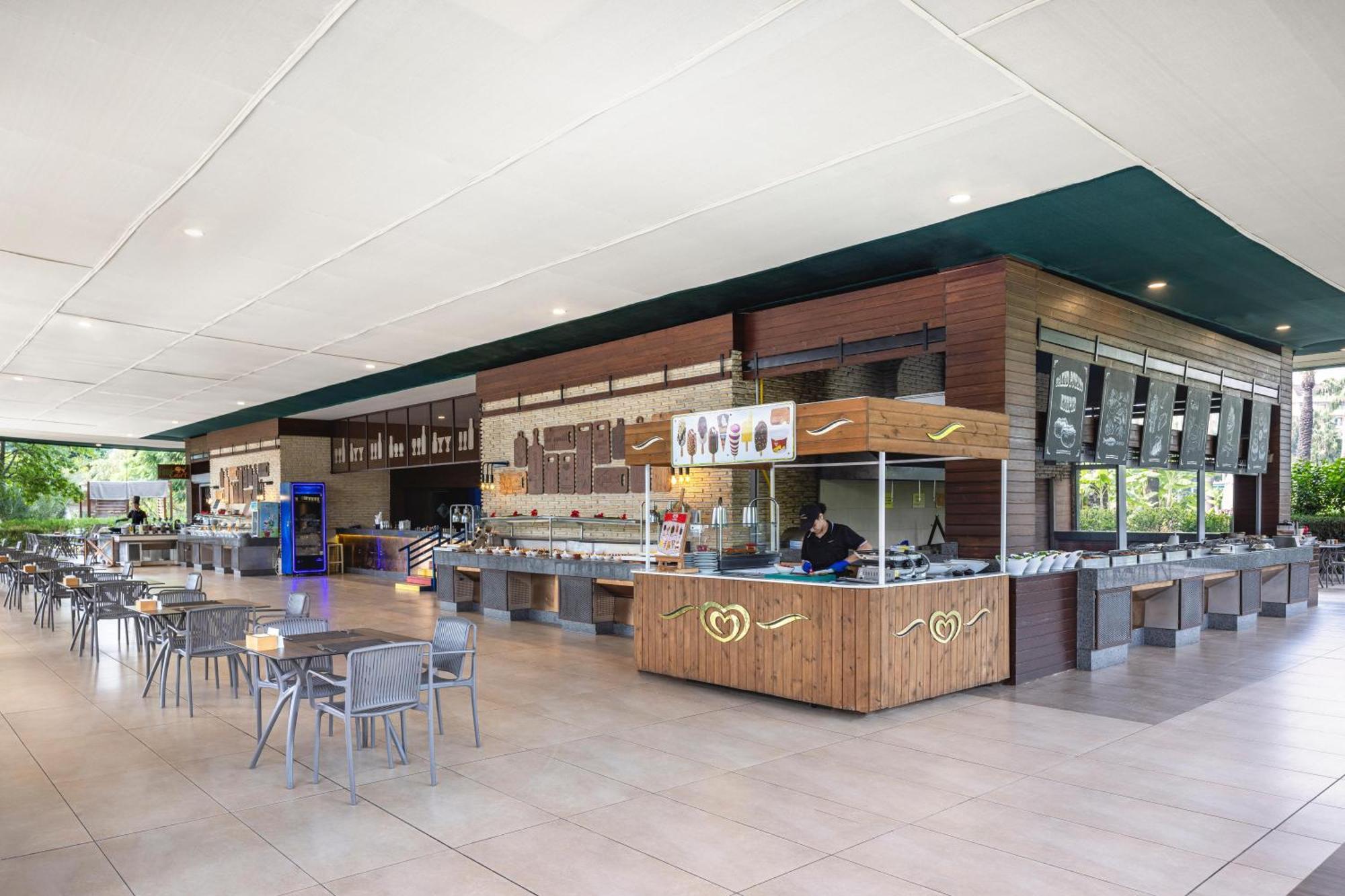 Concorde De Luxe Resort Antalya Exterior foto The dining hall at the University of the Sunshine Coast