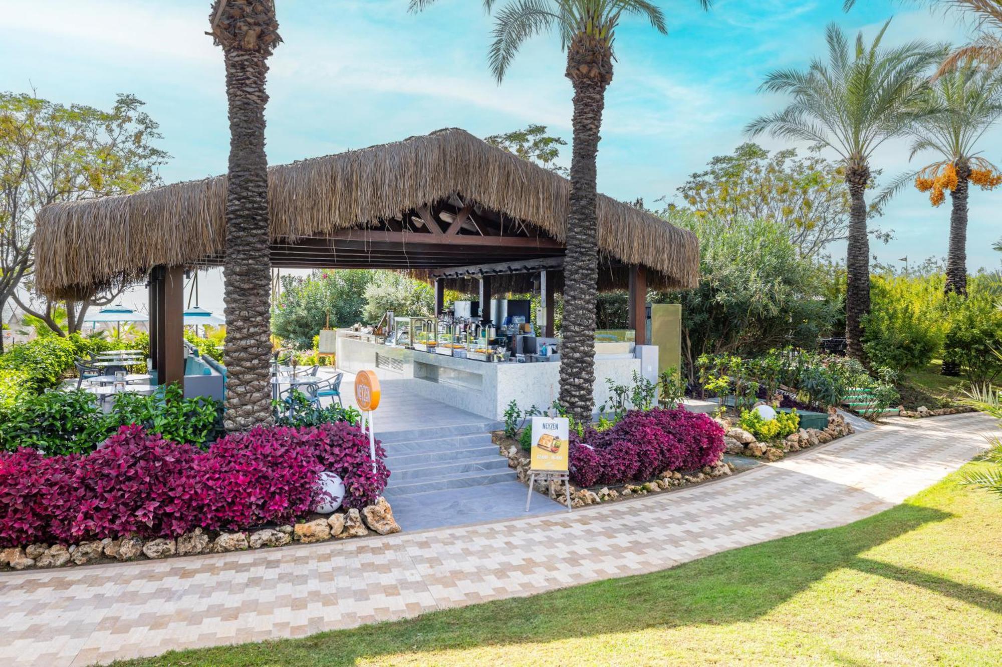 Concorde De Luxe Resort Antalya Exterior foto The entrance to the resort