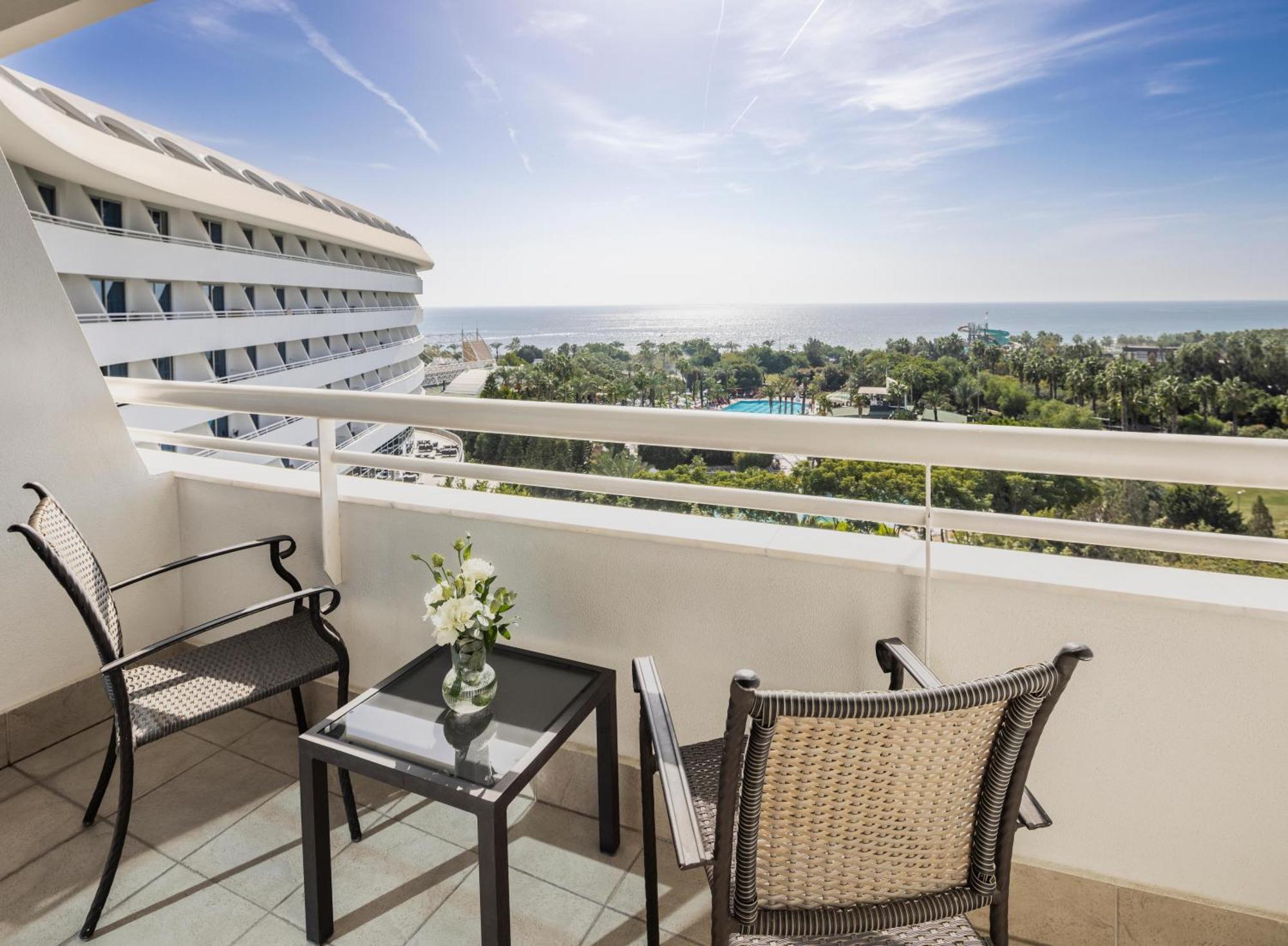 Concorde De Luxe Resort Antalya Exterior foto Balcony view