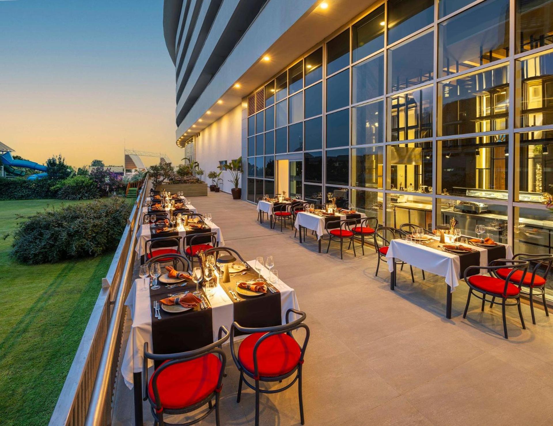 Concorde De Luxe Resort Antalya Exterior foto The Terrace